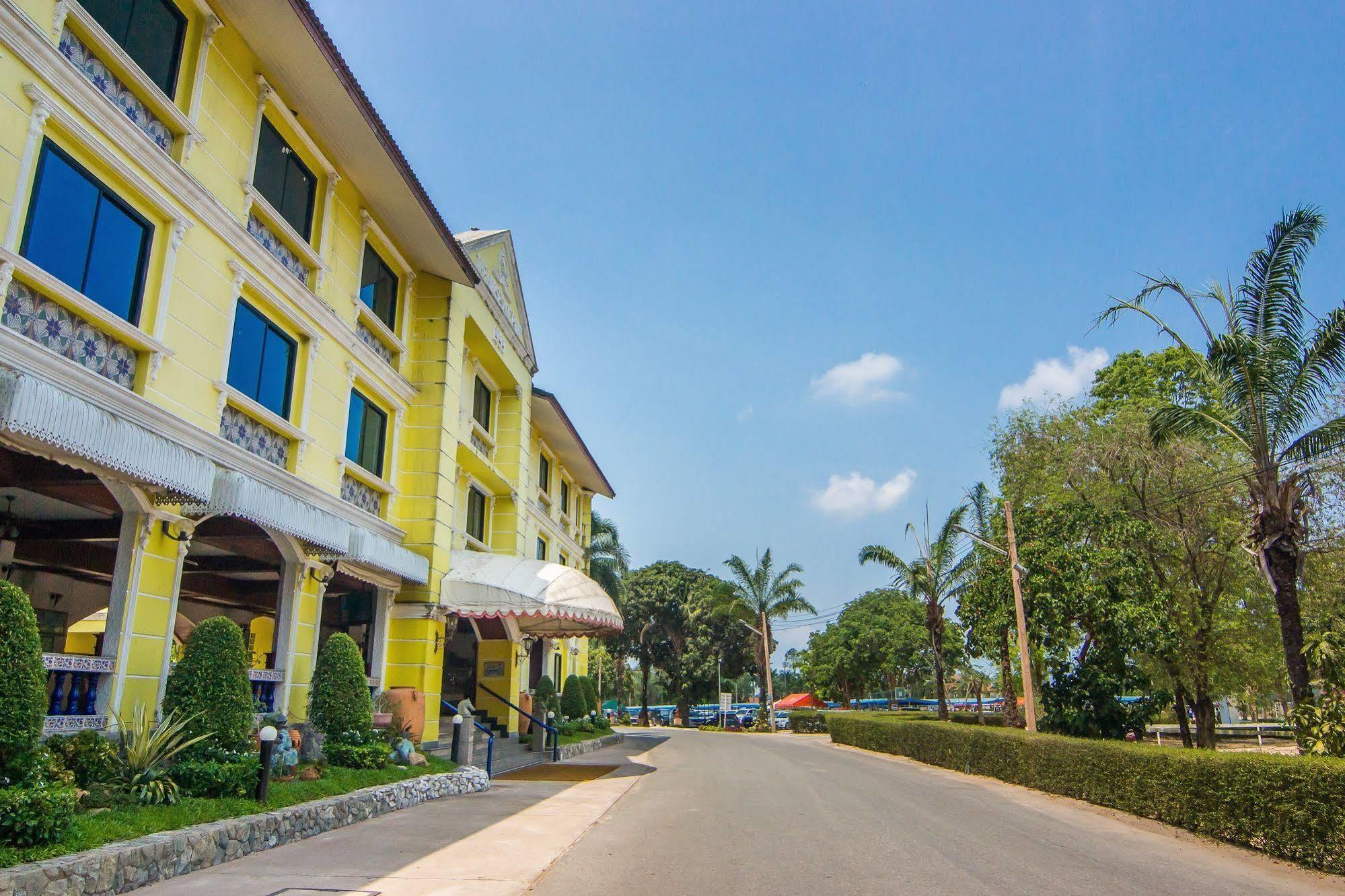 ฮอร์สชู พอยท์ รีสอร์ท แอนด์ คันทรี คลับ Hotel Nong Prue ภายนอก รูปภาพ