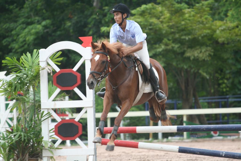 ฮอร์สชู พอยท์ รีสอร์ท แอนด์ คันทรี คลับ Nong Prue ภายนอก รูปภาพ